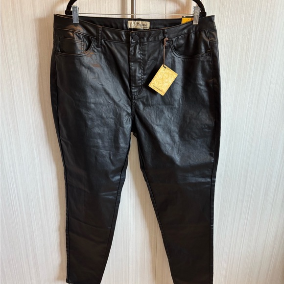 Hybrid & Company Black Skinny Pleather type Jeans with Stretch Size 18 - Picture 6 of 14